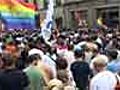 Al gay pride con Nichi Vendola Luigi  | BahVideo.com