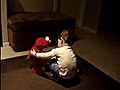 oyuncakla dans eden bebek | BahVideo.com