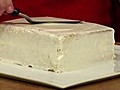How to crumb coat a cake | BahVideo.com