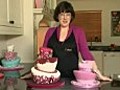 Lindy Smith shows how to make wonky wedding cakes | BahVideo.com