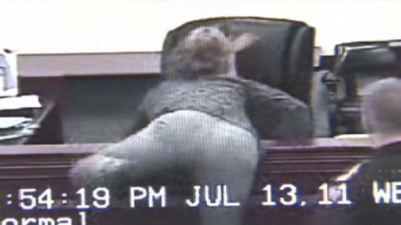 On camera Woman attacks judge in court | BahVideo.com