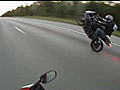 Record de wheelie sur l autoroute | BahVideo.com