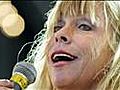 Rickie Lee Jones on the Magic of Performing Live | BahVideo.com