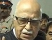Advani in Mumbai consoles blasts survivors | BahVideo.com