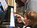 Klavier spielen mit Granny | BahVideo.com