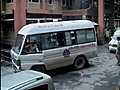 Indien LKW st rzt in Schlucht - 38 Tote | BahVideo.com