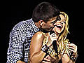 Shakira y Piqu animan la fiesta del Barcelona | BahVideo.com