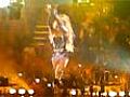 Beyonce stage dive | BahVideo.com