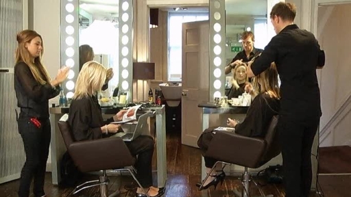 Mix business and beauty at the salon | BahVideo.com