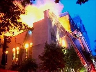 Raw Video Four-alarm fire engulfs NYC synagogue | BahVideo.com