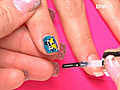 Decorazione delle unghie disegna una farfalla | BahVideo.com
