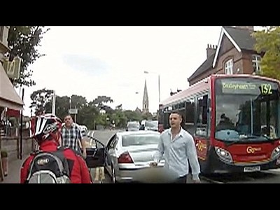 V deo flagra ciclista sendo agredido em Londres | BahVideo.com