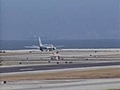 San Francisco Flugzeug nach Drohanruf evakuiert | BahVideo.com