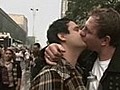 Participantes se beijam durante a 15 Parada  | BahVideo.com