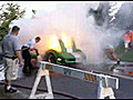 Une voiture prend feu pendant un burn | BahVideo.com