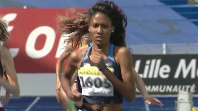 2011 World Youth Championships Ajee Wilson wins 800m | BahVideo.com