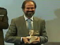 Recibe Juan Villoro premio de periodismo Rey  | BahVideo.com