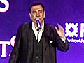 Boman Irani sings for the audience | BahVideo.com