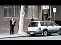 Un homme Detruit sa voiture | BahVideo.com