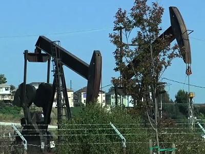 LA suburb considers drilling for oil in park | BahVideo.com