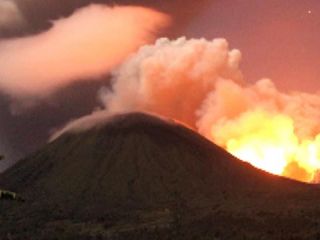 Around the World Volcano Erupts in Indonesia | BahVideo.com