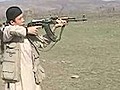 Terrorgruppe bildet Kinder zu Terroristen aus | BahVideo.com