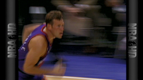 Majerle Drives the Paint | BahVideo.com