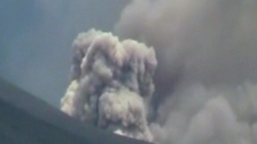 Indonesische vulkaan alweer uitgebarsten | BahVideo.com