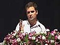 Rahul Gandhi charms students in Pune | BahVideo.com