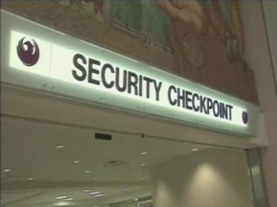 Woman Accused Of Groping TSA Agent | BahVideo.com
