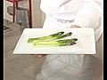 Eplucher des asperges | BahVideo.com