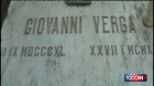 Catania degrado sulla tomba di Verga | BahVideo.com