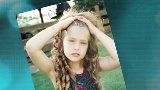 E News Now - Bar Refaeli s Young Modeling Pic | BahVideo.com