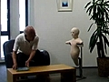 Un robot presque humain | BahVideo.com