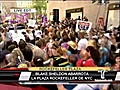 Blake Sheldon abarrota la plaza Rockefeller de NYC | BahVideo.com