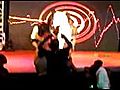 Adebayor distribue des billets de banque en plein concert | BahVideo.com