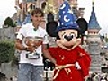 Nadal posa con su sexta copa de Roland Garros en Disneyland Par s | BahVideo.com