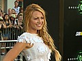 Blake Lively Wows in White | BahVideo.com