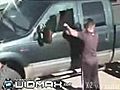Ukrad laptopa z samochodu | BahVideo.com
