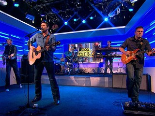 Chris Young on &#039;GMA&#039;: Performs &#039;Tomorrow&#039; | BahVideo.com