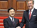 Naruhito und Wulff pflanzen Kirschbaum | BahVideo.com